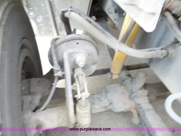 image for item L3723 2005 Freightliner Business Class M2 ambulance