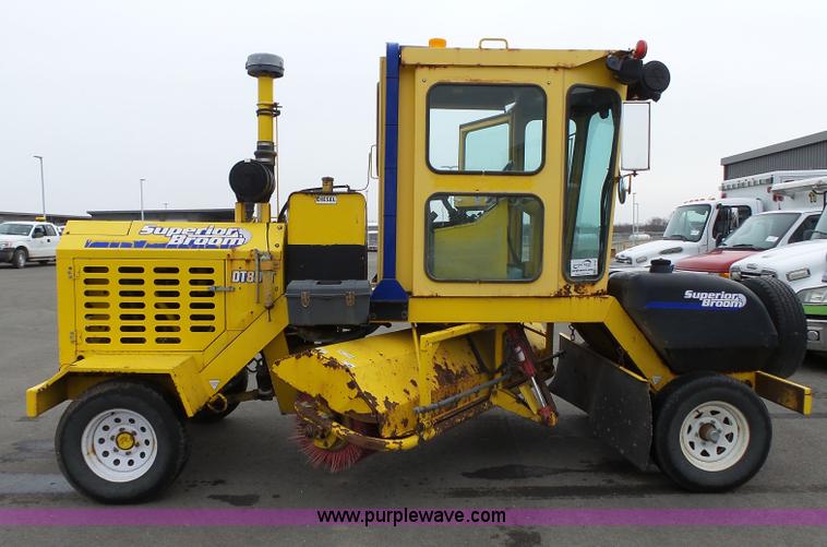 image for item L3724 Superior DT80CT broom