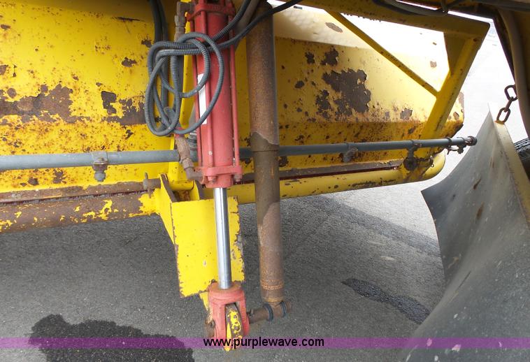 image for item L3724 Superior DT80CT broom