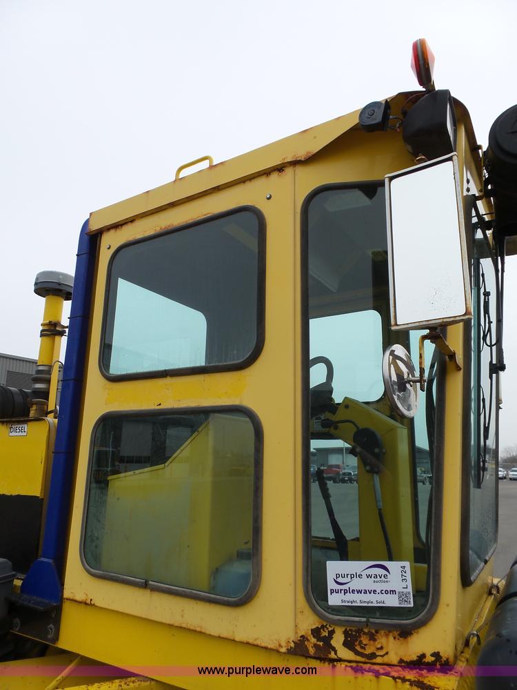 image for item L3724 Superior DT80CT broom