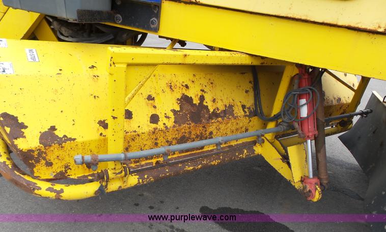 image for item L3724 Superior DT80CT broom