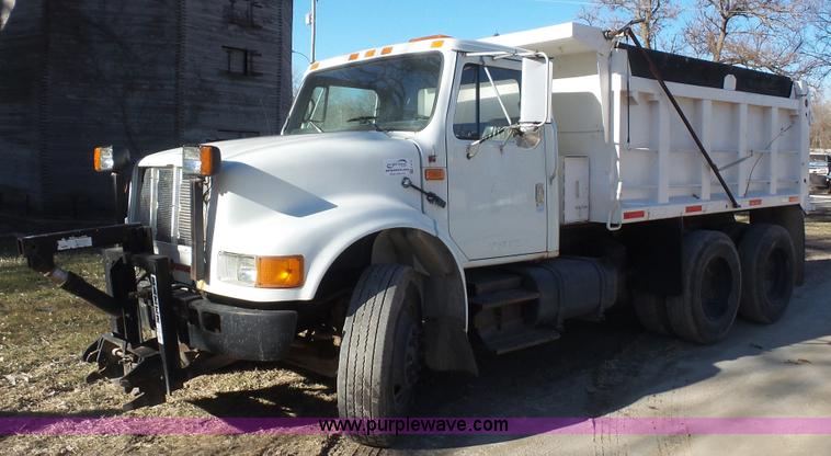 image for item L4751 1992 International 4900 dump truck