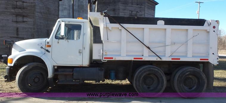 image for item L4751 1992 International 4900 dump truck