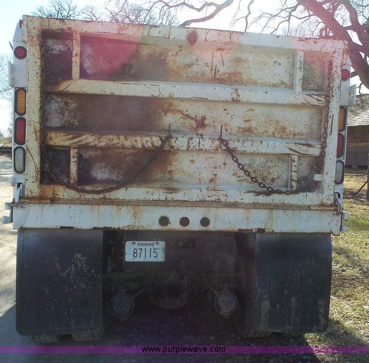 image for item L4751 1992 International 4900 dump truck