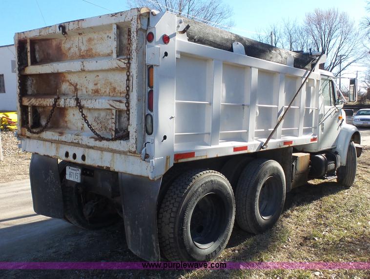 image for item L4751 1992 International 4900 dump truck