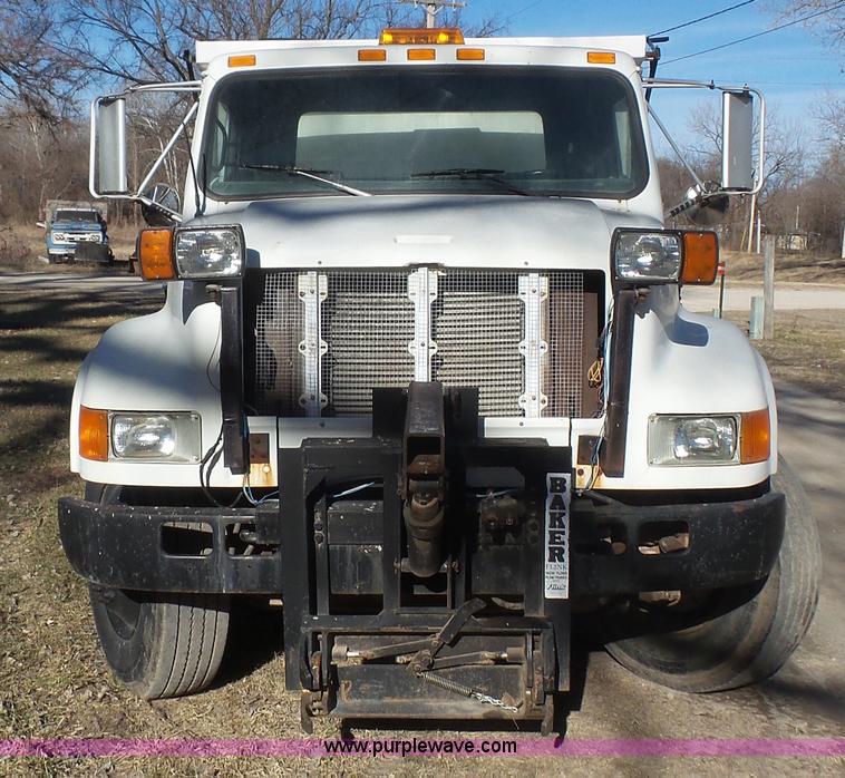 image for item L4751 1992 International 4900 dump truck