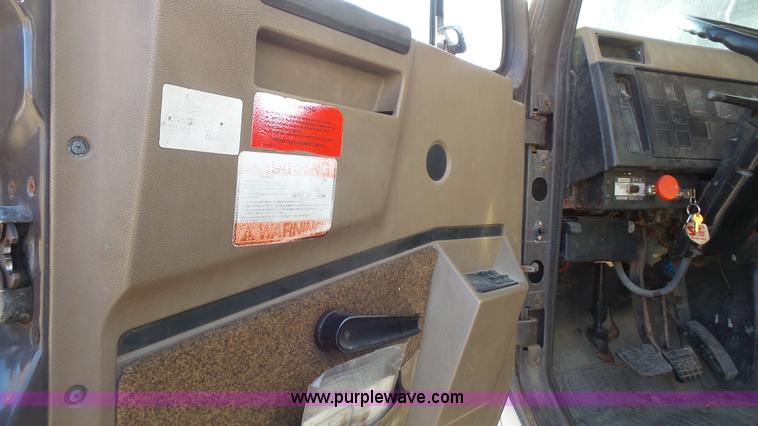 image for item L4751 1992 International 4900 dump truck