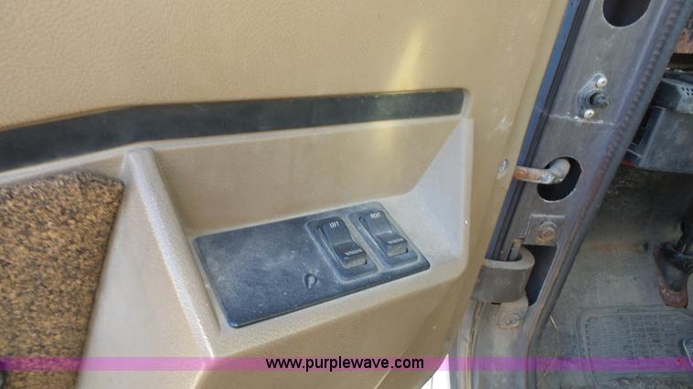 image for item L4751 1992 International 4900 dump truck