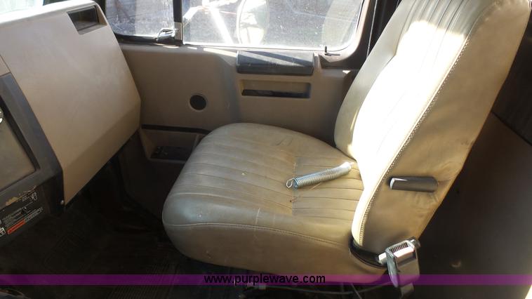 image for item L4751 1992 International 4900 dump truck