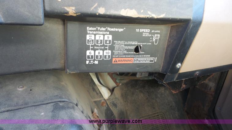 image for item L4751 1992 International 4900 dump truck