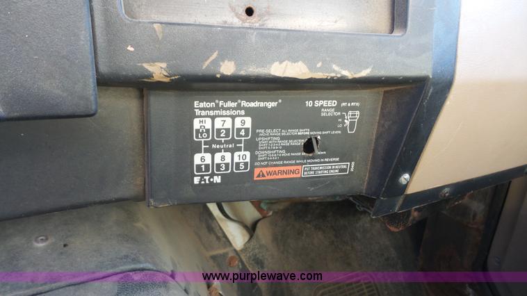 image for item L4751 1992 International 4900 dump truck