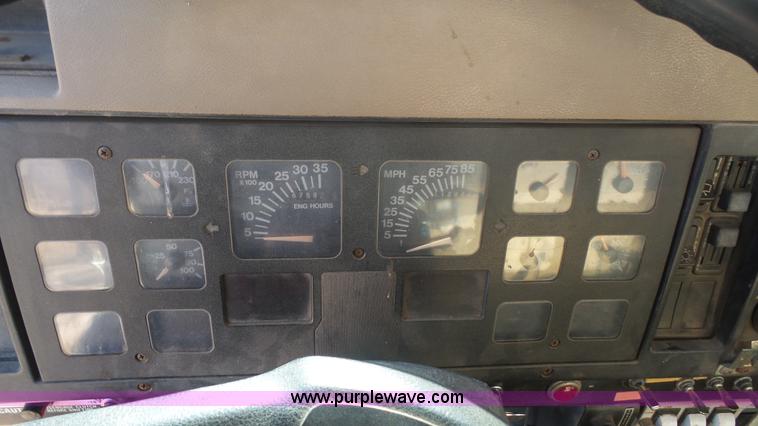 image for item L4751 1992 International 4900 dump truck