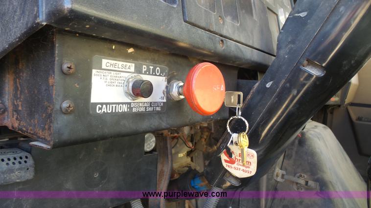 image for item L4751 1992 International 4900 dump truck