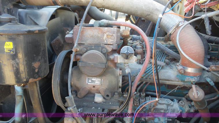 image for item L4751 1992 International 4900 dump truck