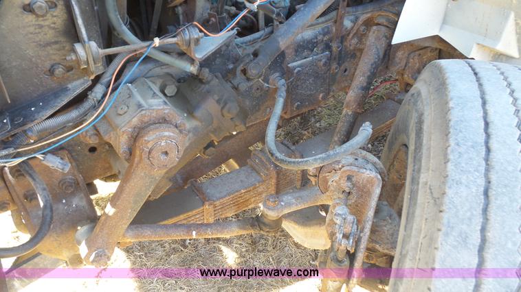 image for item L4751 1992 International 4900 dump truck