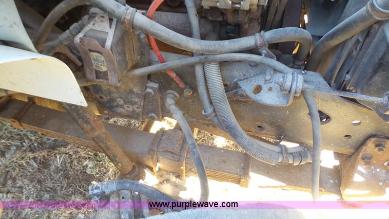 image for item L4751 1992 International 4900 dump truck