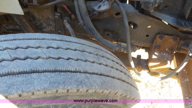 image for item L4751 1992 International 4900 dump truck