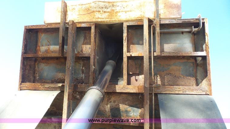 image for item L4751 1992 International 4900 dump truck