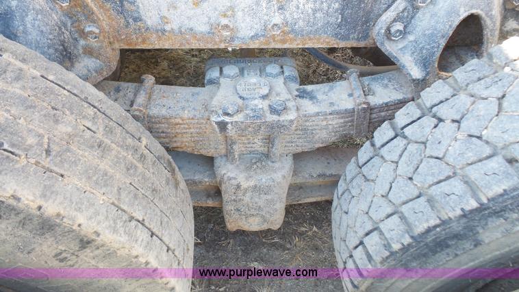 image for item L4751 1992 International 4900 dump truck