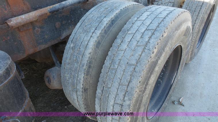 image for item L4751 1992 International 4900 dump truck