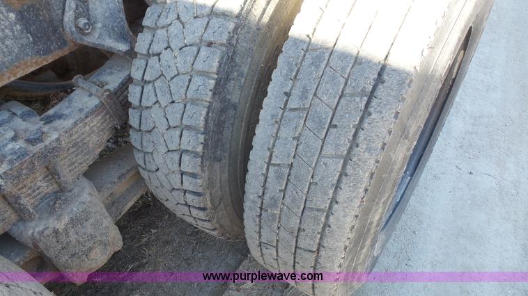 image for item L4751 1992 International 4900 dump truck