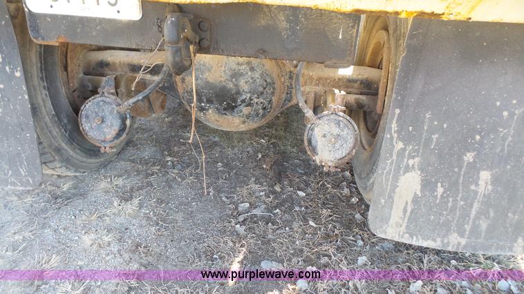 image for item L4751 1992 International 4900 dump truck