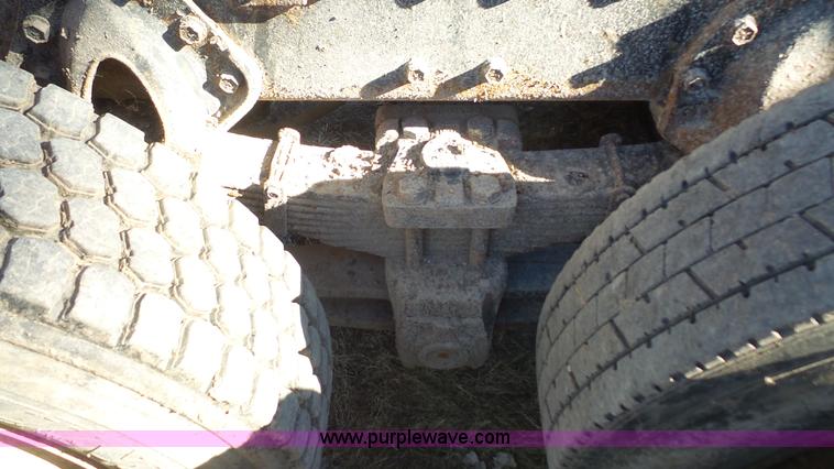 image for item L4751 1992 International 4900 dump truck