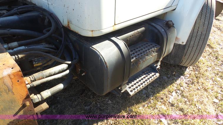 image for item L4751 1992 International 4900 dump truck