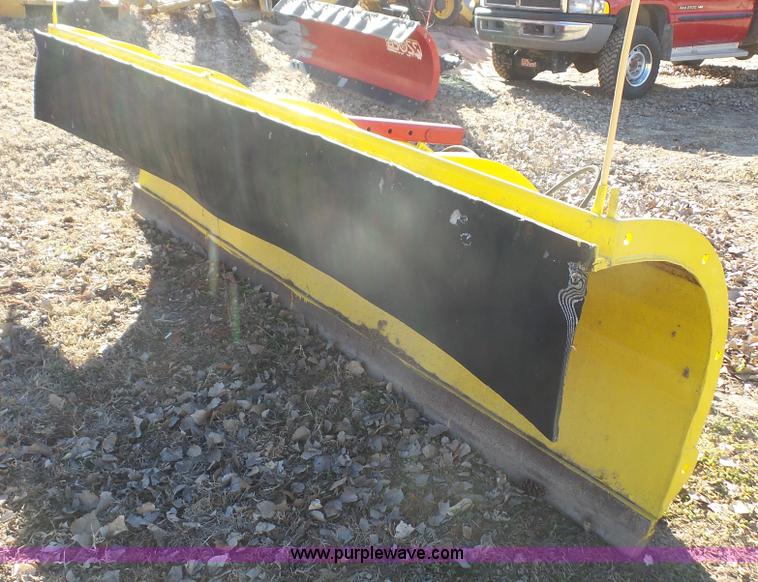 image for item L4751 1992 International 4900 dump truck