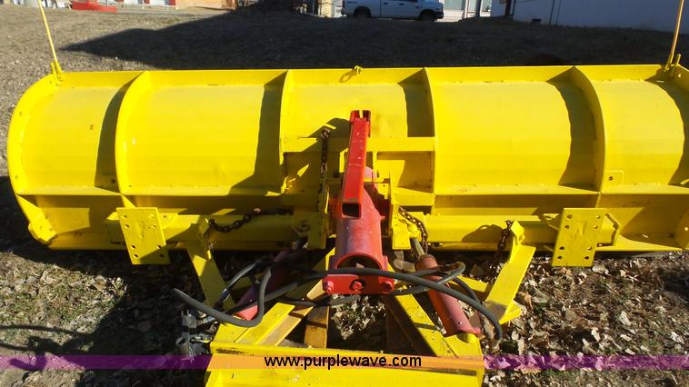 image for item L4751 1992 International 4900 dump truck