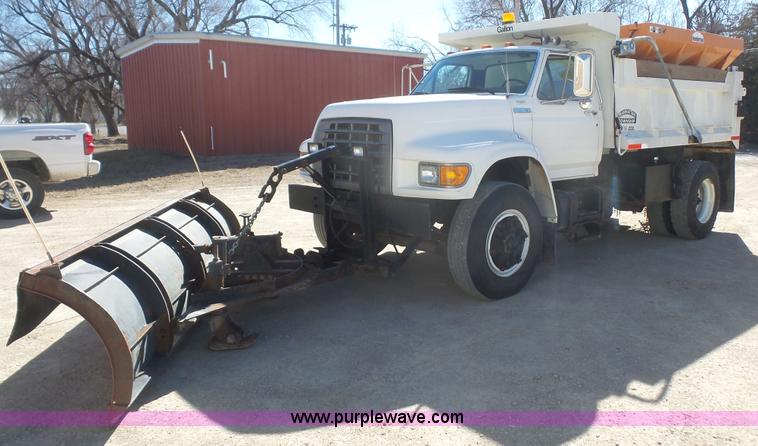 image for item L4753 1995 Ford F800 Super Duty dump truck