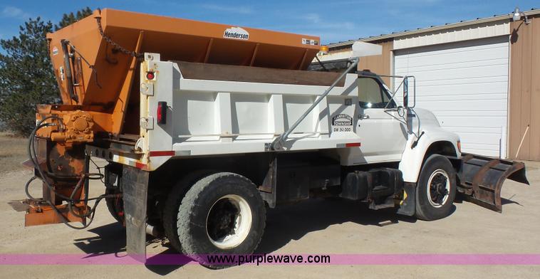 image for item L4753 1995 Ford F800 Super Duty dump truck