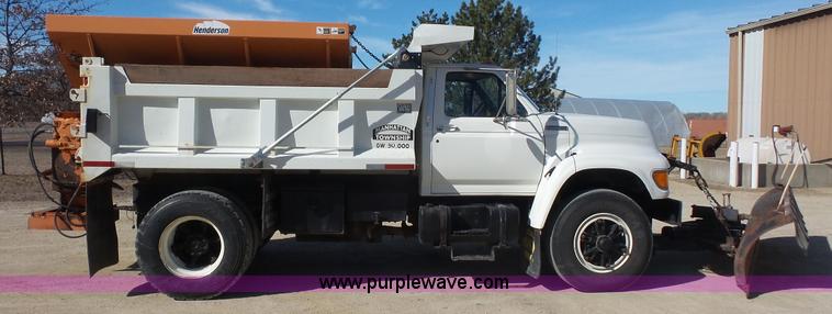 image for item L4753 1995 Ford F800 Super Duty dump truck