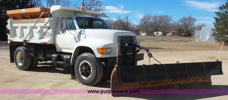 image for item L4753 1995 Ford F800 Super Duty dump truck