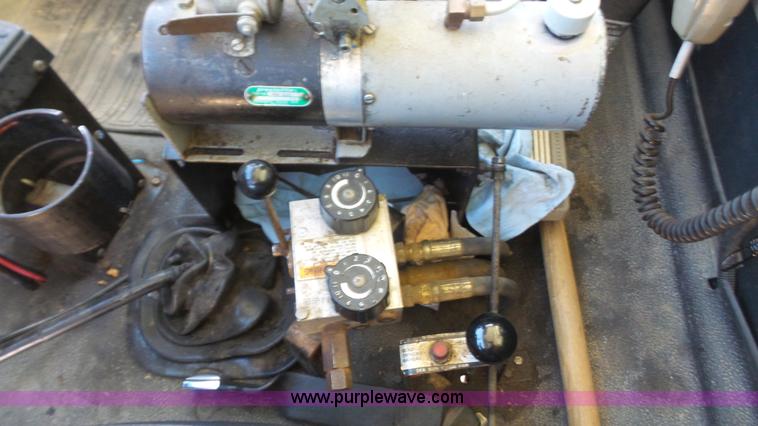 image for item L4753 1995 Ford F800 Super Duty dump truck