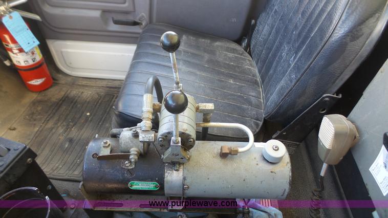 image for item L4753 1995 Ford F800 Super Duty dump truck