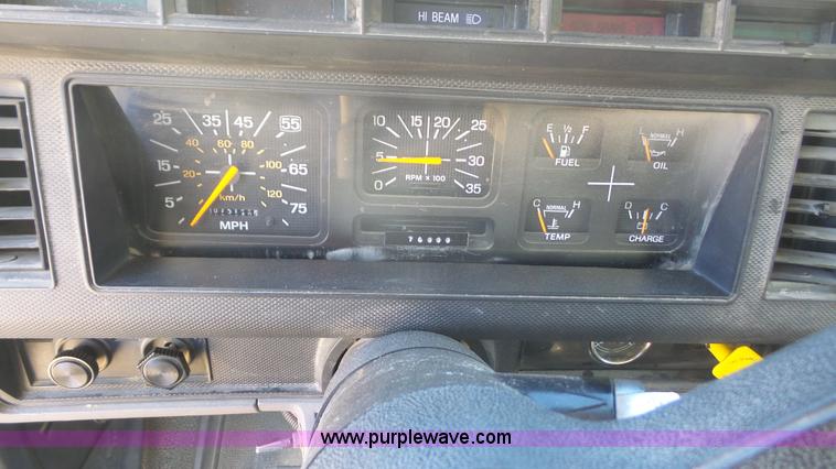 image for item L4753 1995 Ford F800 Super Duty dump truck