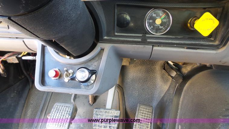 image for item L4753 1995 Ford F800 Super Duty dump truck