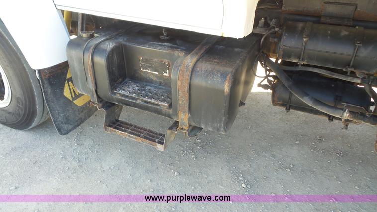 image for item L4753 1995 Ford F800 Super Duty dump truck