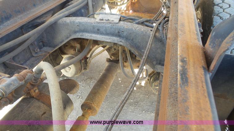 image for item L4753 1995 Ford F800 Super Duty dump truck