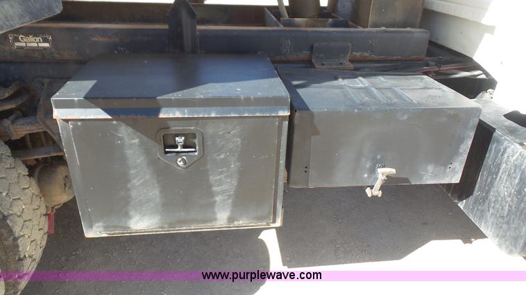 image for item L4753 1995 Ford F800 Super Duty dump truck