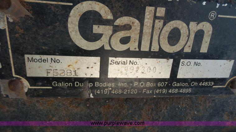 image for item L4753 1995 Ford F800 Super Duty dump truck