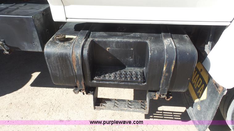 image for item L4753 1995 Ford F800 Super Duty dump truck