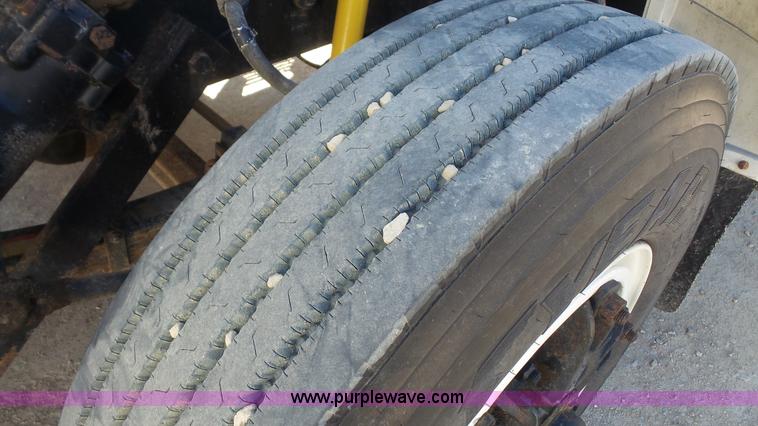 image for item L4753 1995 Ford F800 Super Duty dump truck