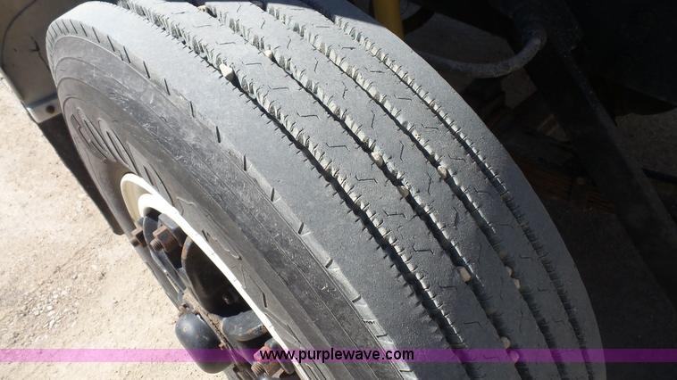 image for item L4753 1995 Ford F800 Super Duty dump truck