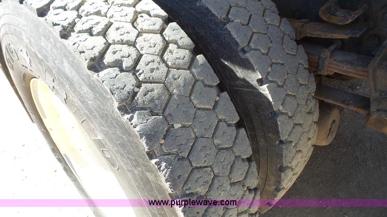 image for item L4753 1995 Ford F800 Super Duty dump truck