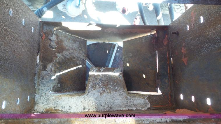 image for item L4753 1995 Ford F800 Super Duty dump truck