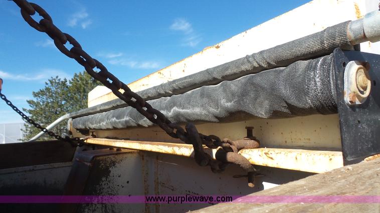 image for item L4753 1995 Ford F800 Super Duty dump truck