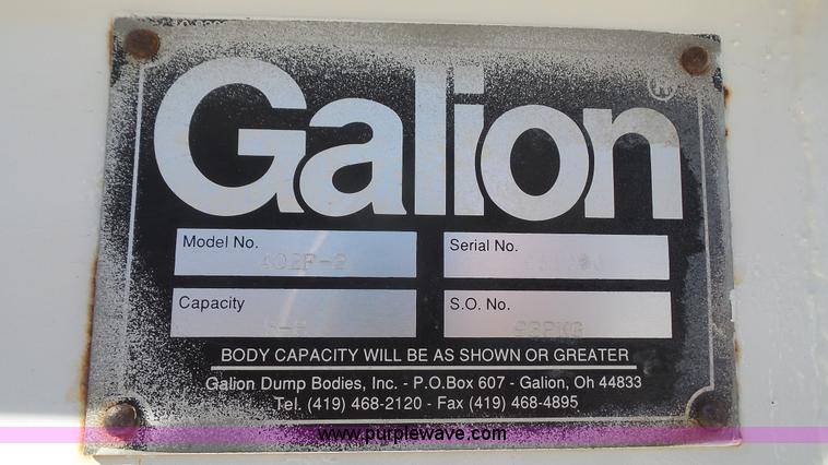 image for item L4753 1995 Ford F800 Super Duty dump truck