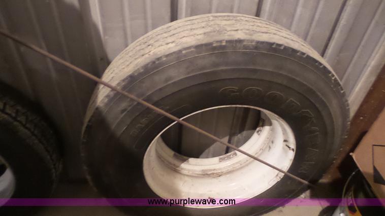 image for item L4753 1995 Ford F800 Super Duty dump truck